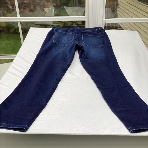 Parasuco skinny leg jeans in a dark denim. Lots of stretch for a fitted look. - Picture 2 of 12